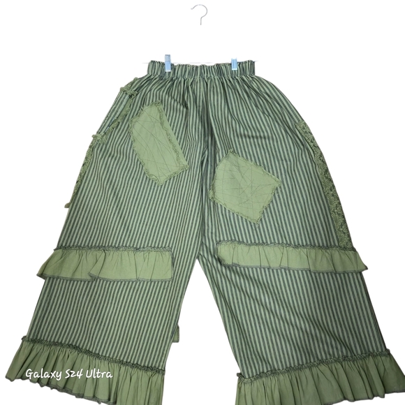 Green Striped Women's Cropped Pants With Ruffules - Picture 4 of 7